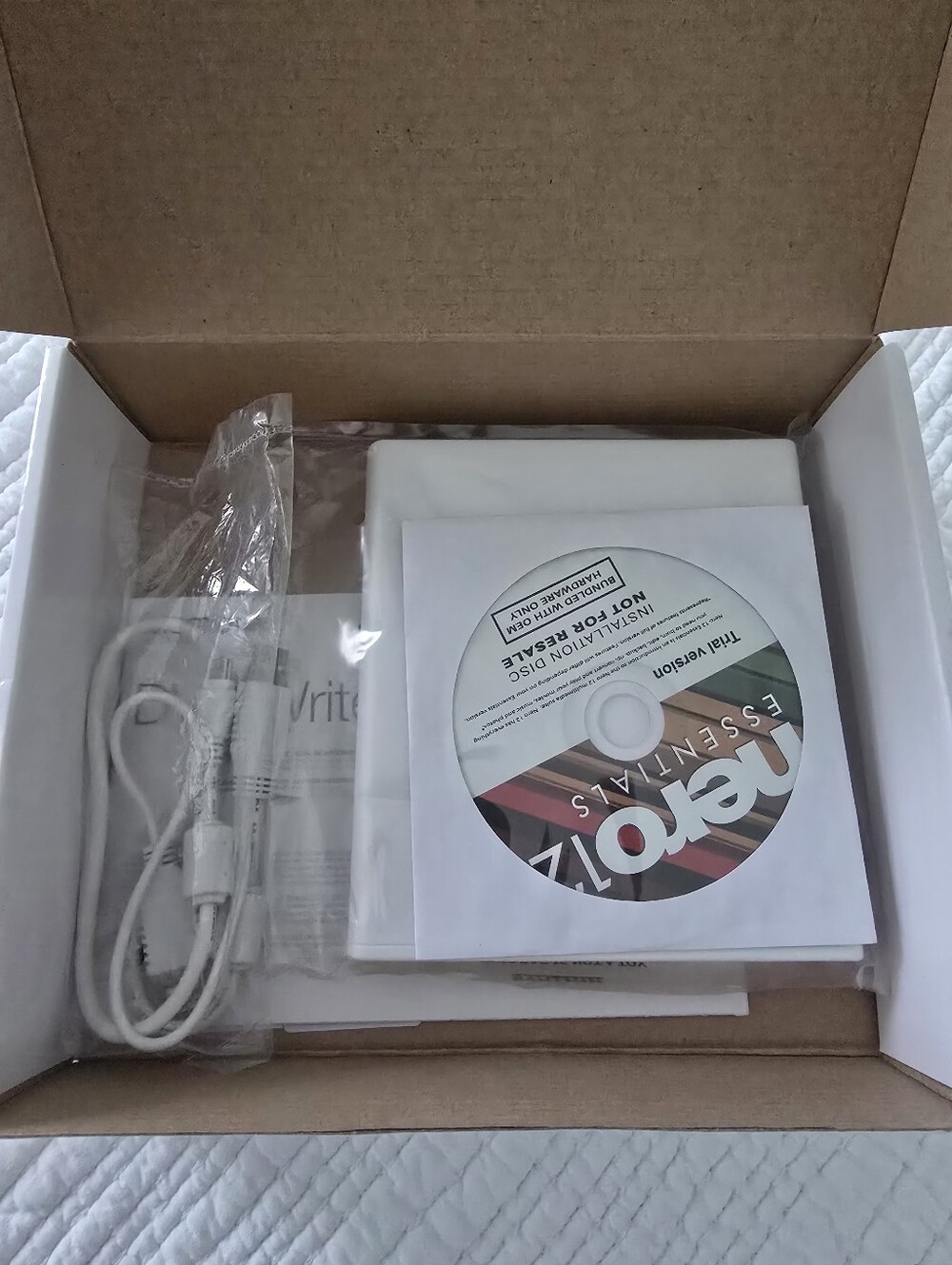 Memorex DVD Writer 8X External Drive - Picture 3 of 4